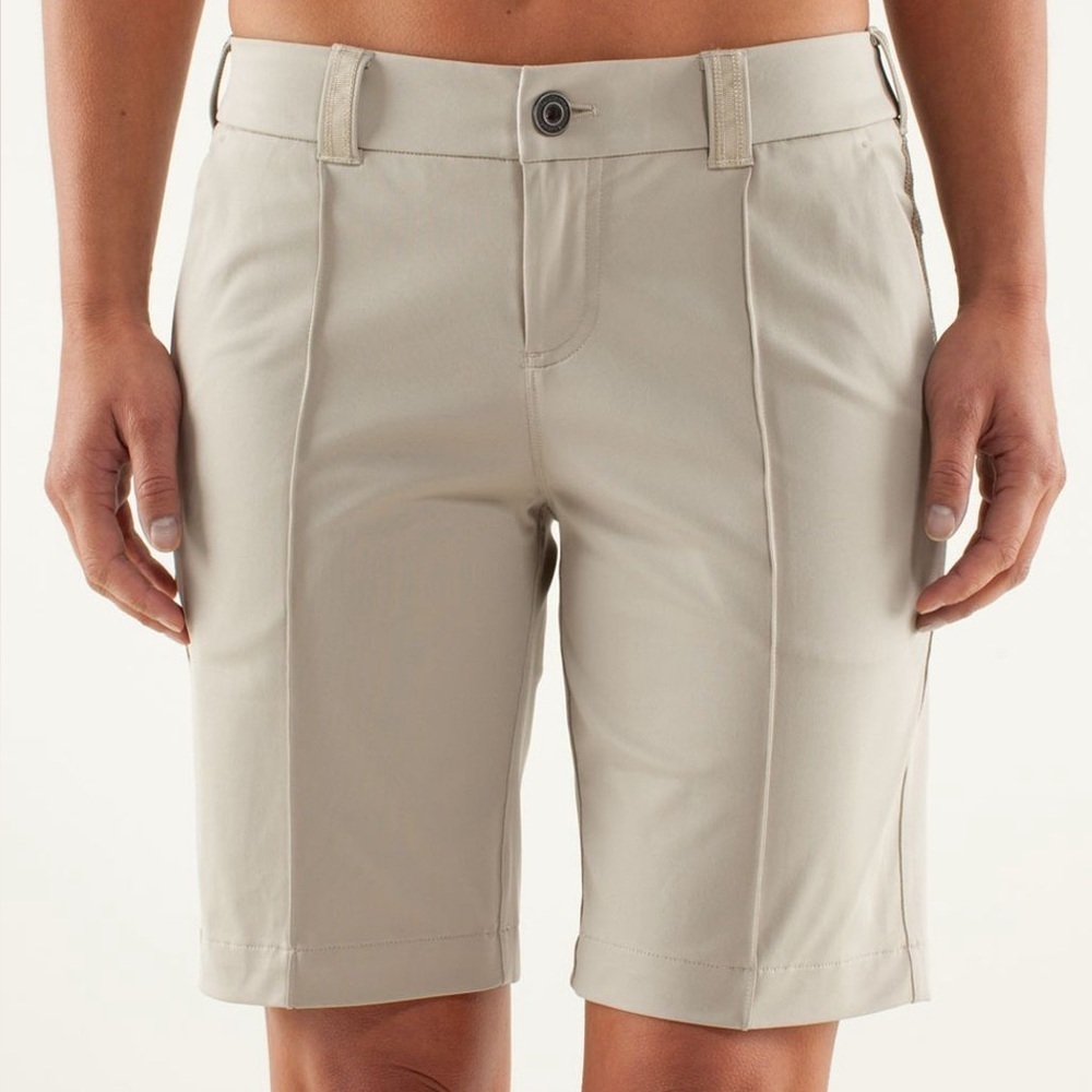 Lululemon Women’s Club golf Short size 4 in Mojave Tan W7796S Bermuda 9” inseam